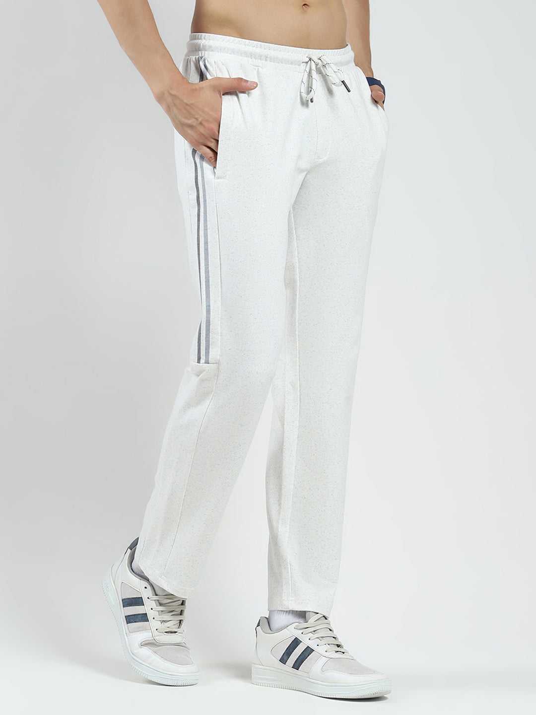 Men Off White & Blue Solid Regular Fit Lower