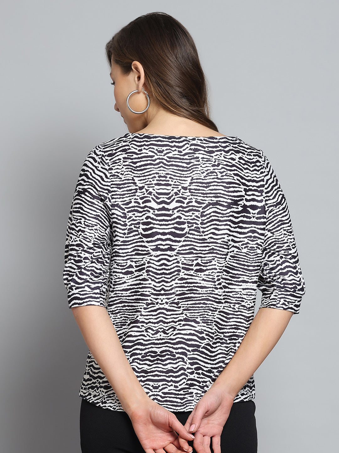 Women Black & White Printed Round Neck 3/4th Sleeve Top