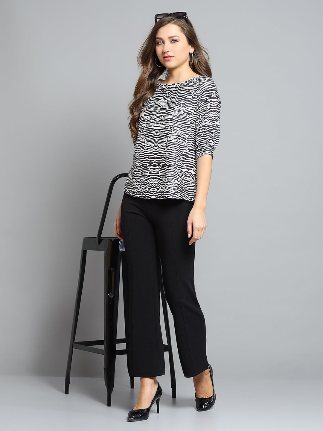 Women Black & White Printed Round Neck 3/4th Sleeve Top