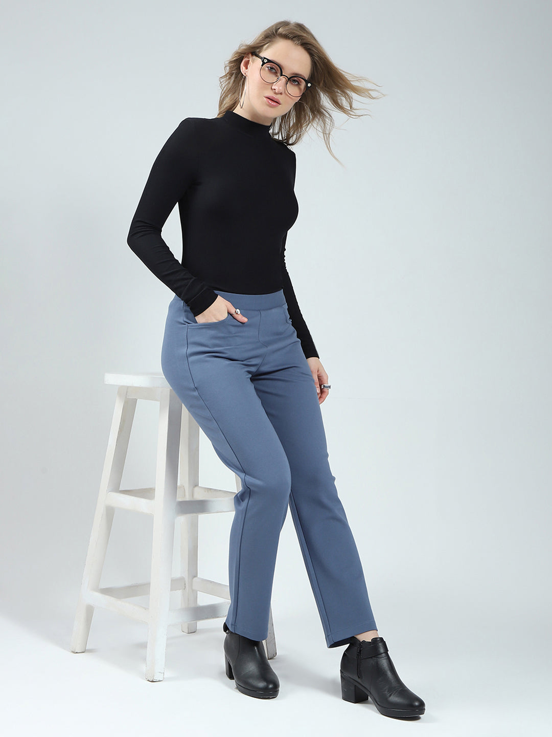 Women Blue Solid Regular Fit Jegging