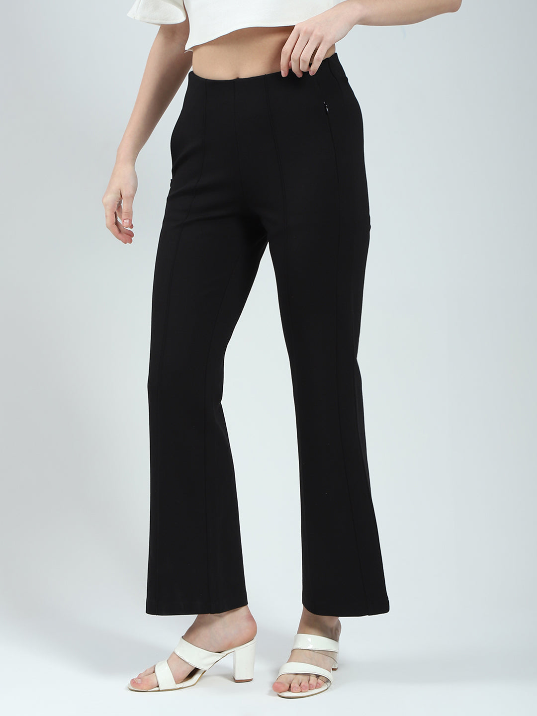 Women Black Solid Regular Fit Jegging