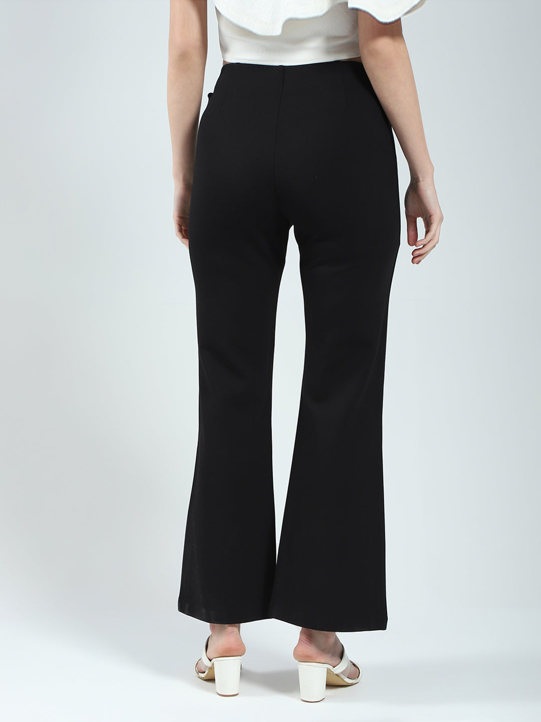 Women Black Solid Regular Fit Jegging