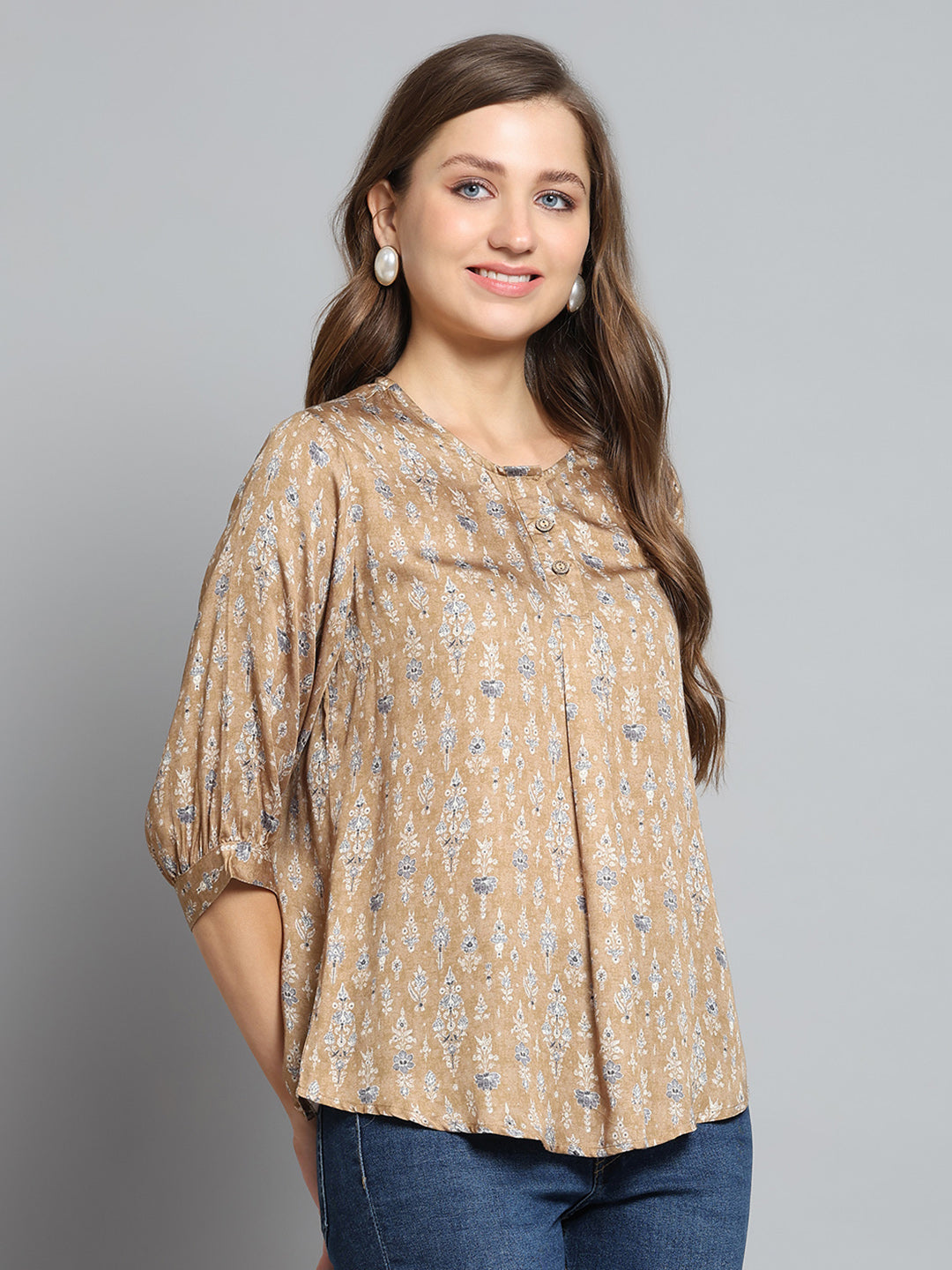 Women Khaki Printed Round Neck 3/4th Sleeve Top