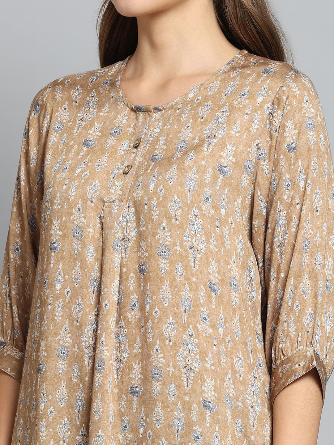 Women Khaki Printed Round Neck 3/4th Sleeve Top