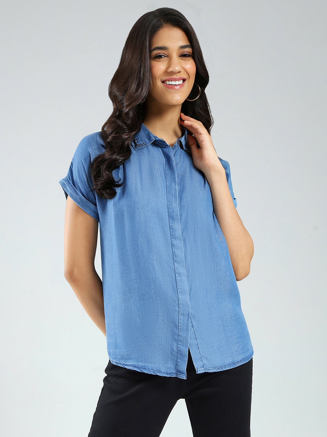 Women Blue Solid Collar Half Sleeve Top