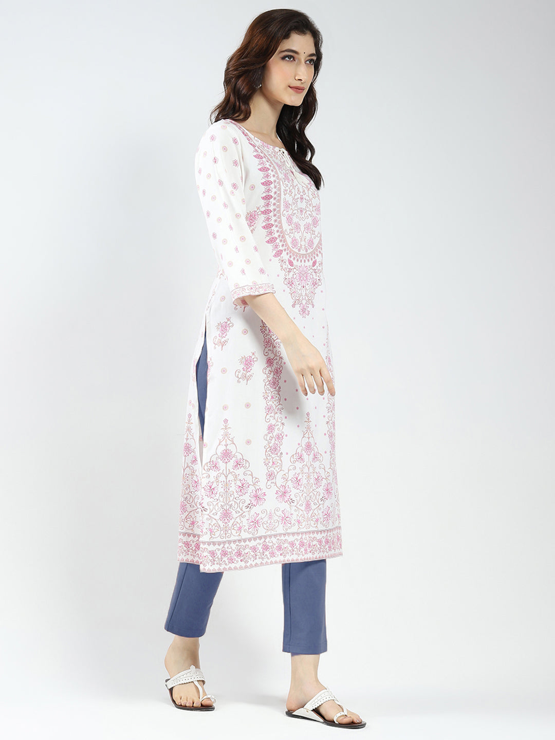 Women White Printed Round Neck 3/4th Sleeve Kurti