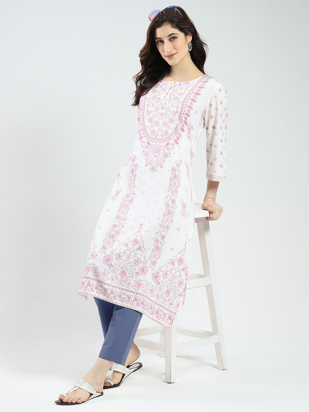 Women White Printed Round Neck 3/4th Sleeve Kurti