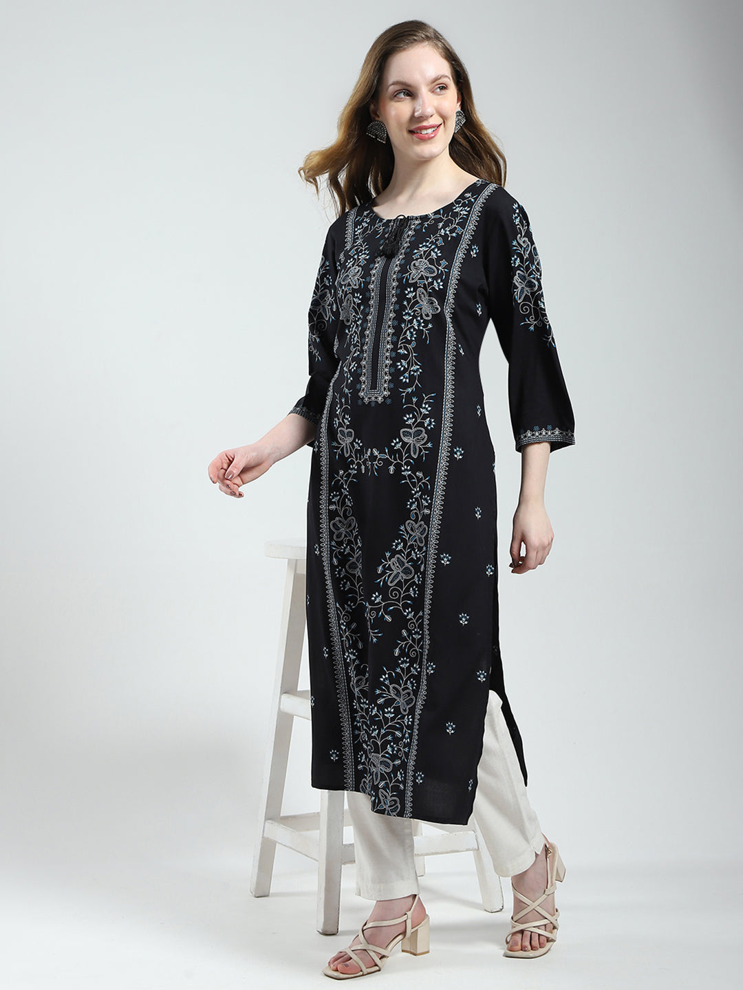 Women Black Printed Round Neck 3/4th Sleeve Kurti