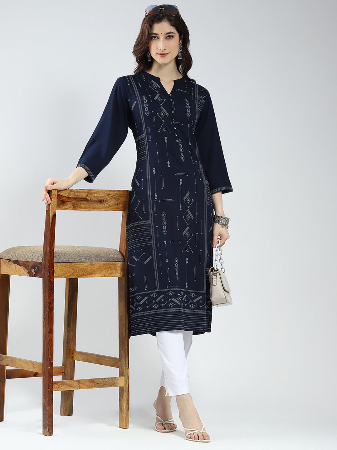 Women Navy Blue Printed Round Neck 3/4th Sleeve Kurti