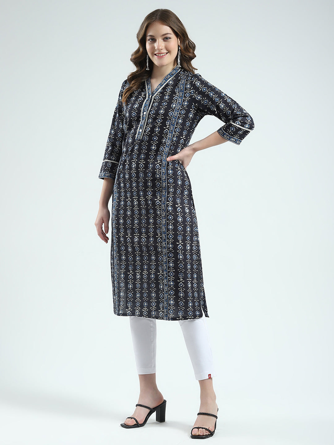 Women Navy Blue Printed V Neck 3/4th Sleeve Kurti