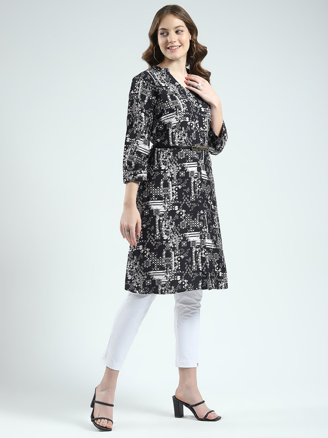 Women Black Printed Round Neck 3/4th Sleeve Tunic