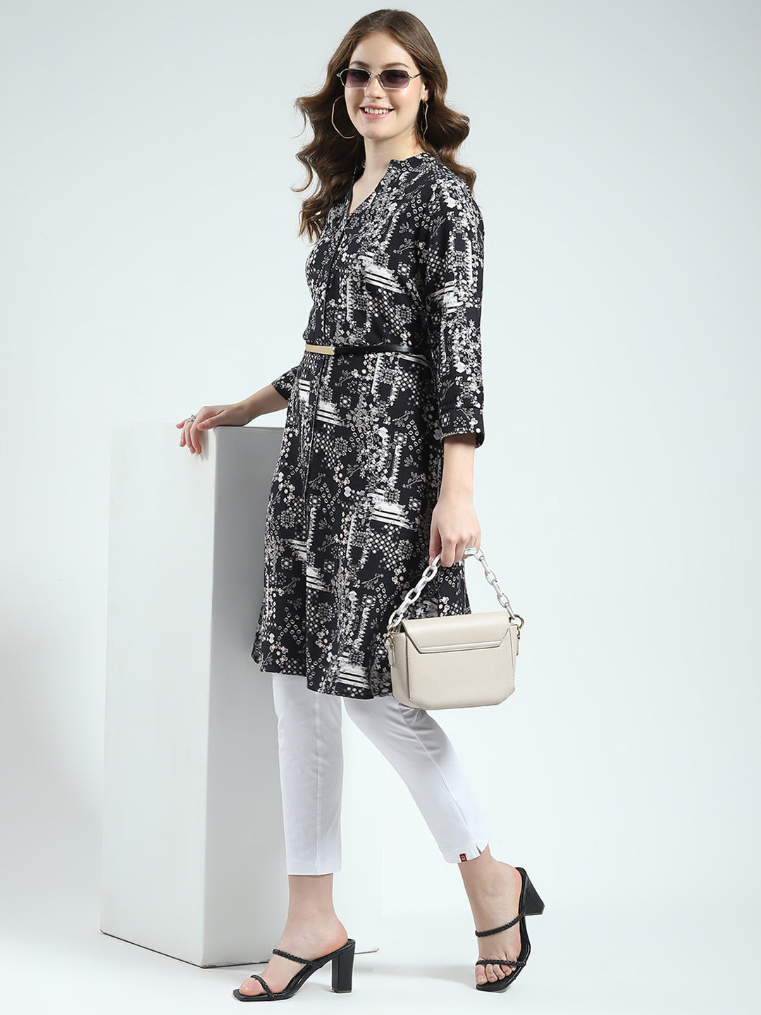 Women Black Printed Round Neck 3/4th Sleeve Tunic