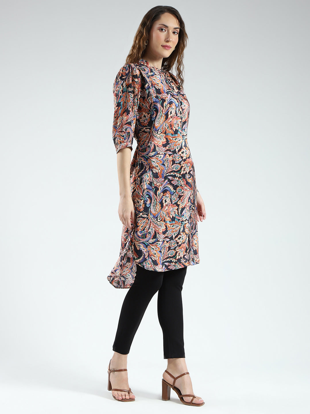 Women Navy Blue Solid Round Neck 3/4th Sleeve Tunic