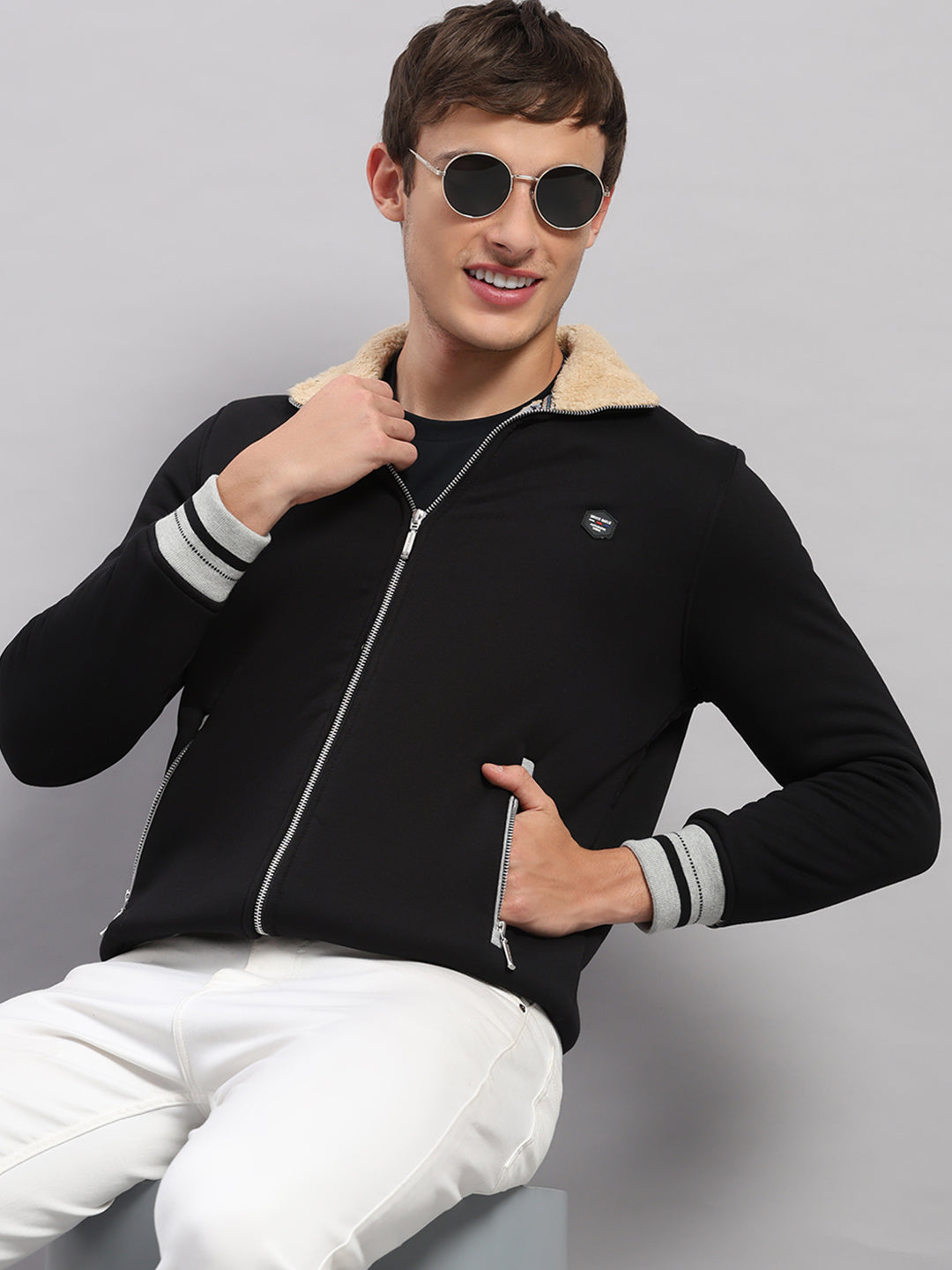 Men Black Solid Collar Full Sleeve Sweatshirt