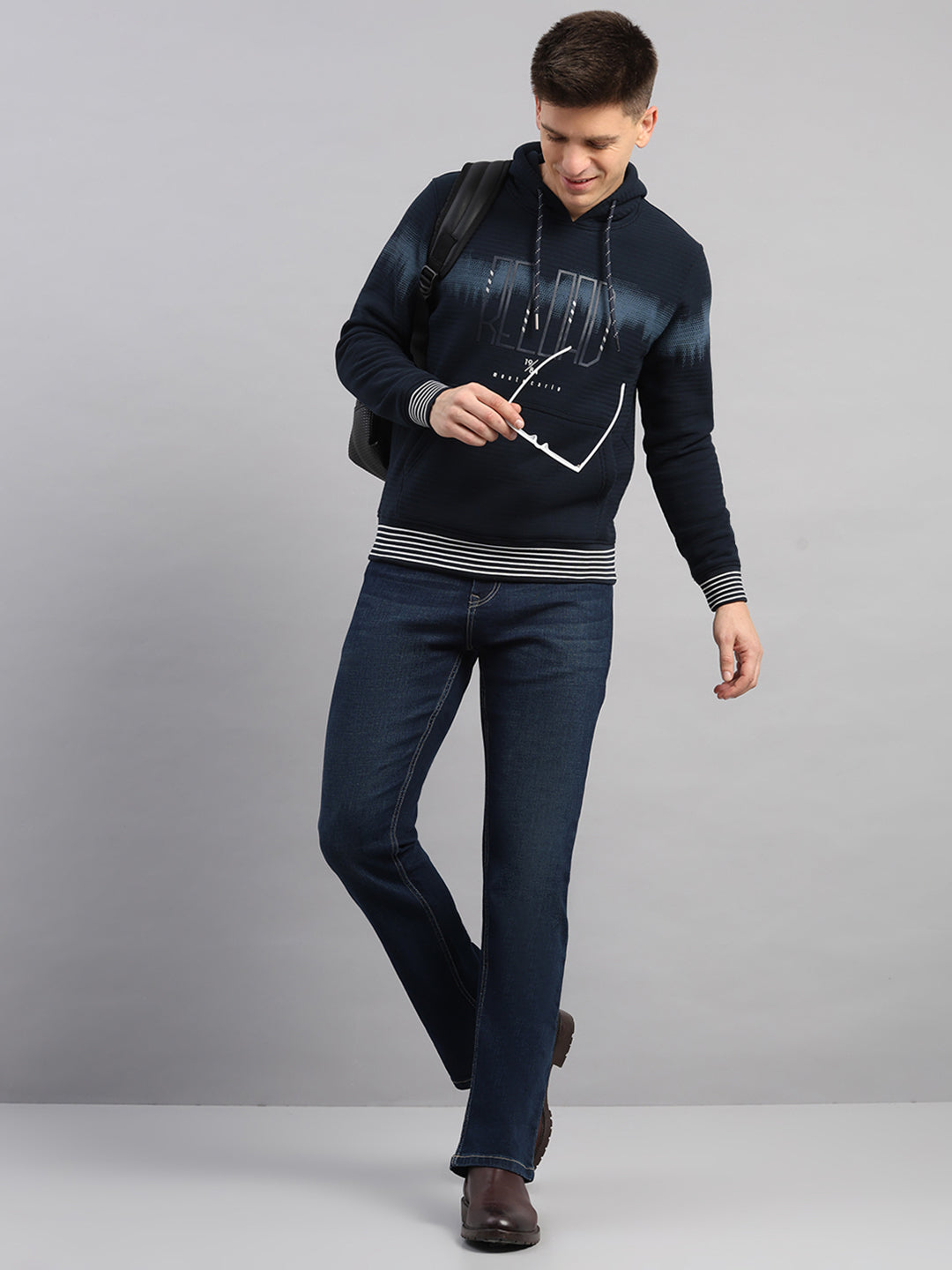 Men Navy Blue Solid Hooded Full Sleeve Sweatshirt