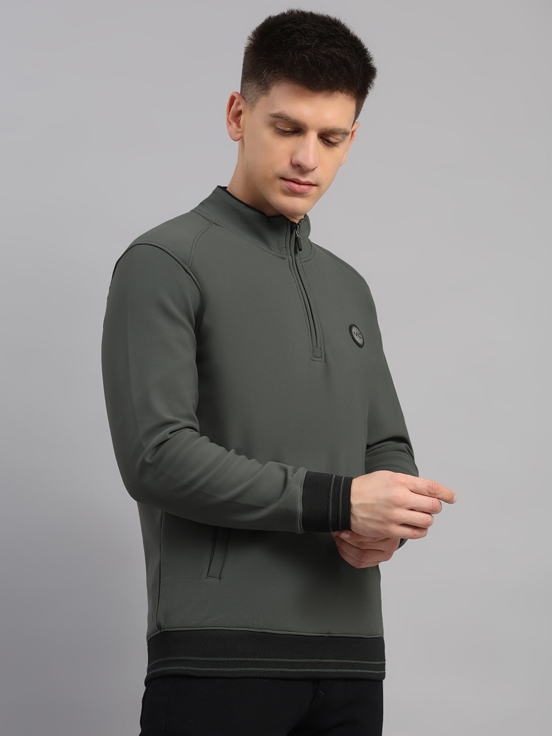 Men Green Solid Collar Full Sleeve Sweatshirt