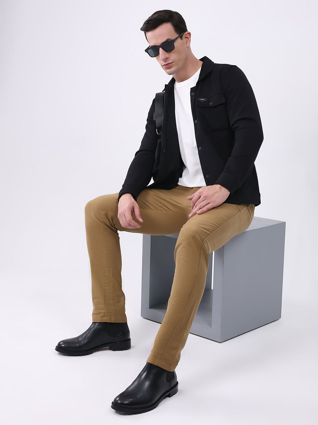 Men Black Solid Collar Full Sleeve Sweatshirt