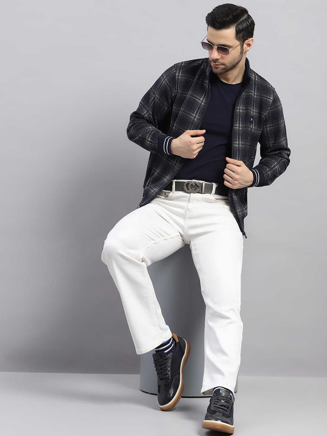 Men Black Self Design Ultra Warm Collar Sweatshirt - Anti-Pilling Fabric