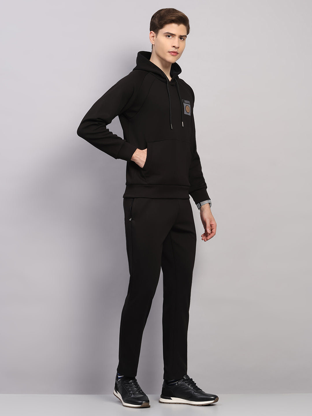 Men Black Solid Collar Full Sleeve Winter Tracksuit