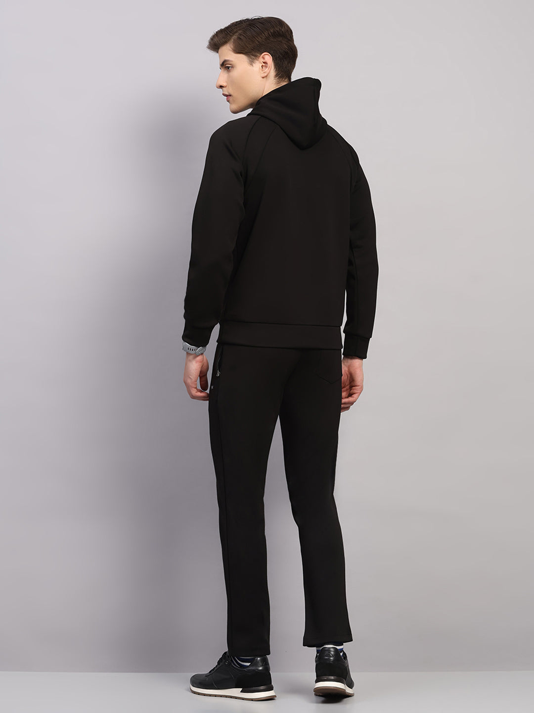 Men Black Solid Collar Full Sleeve Winter Tracksuit
