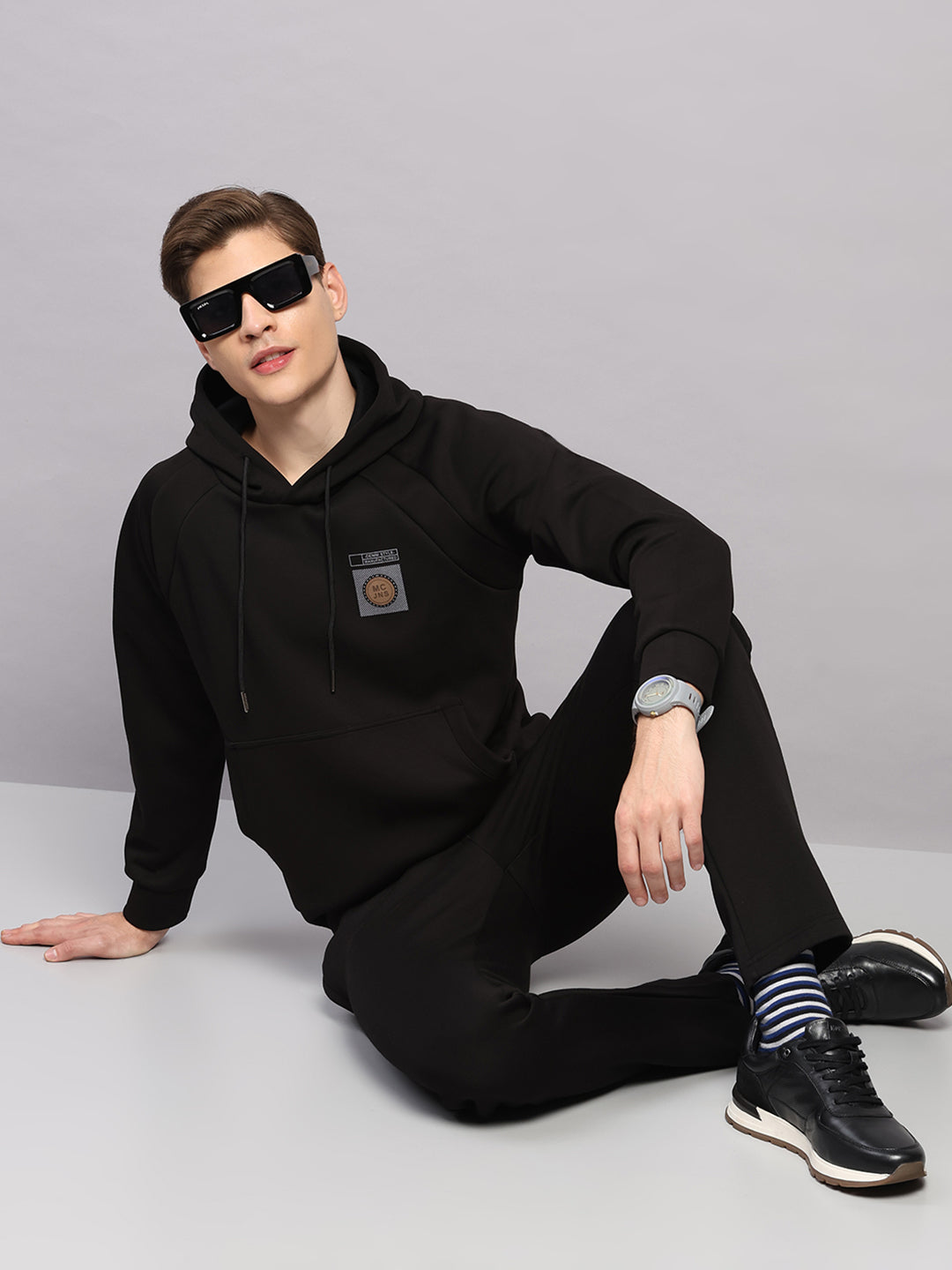 Men Black Solid Collar Full Sleeve Winter Tracksuit