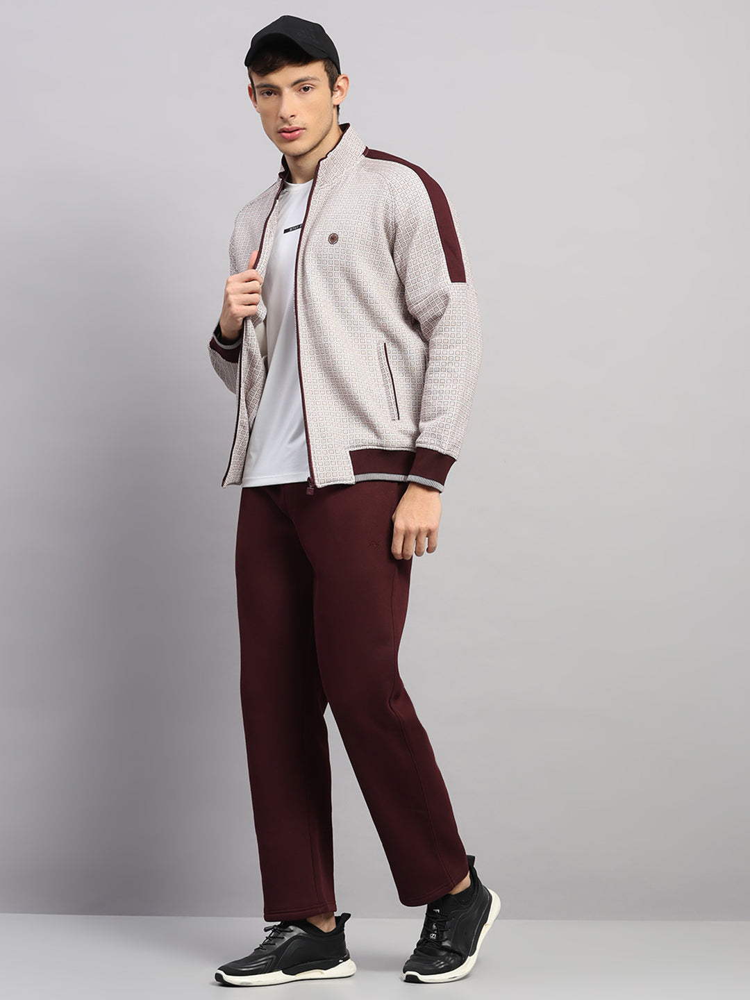 Men Maroon Solid Collar Full Sleeve Winter Tracksuit