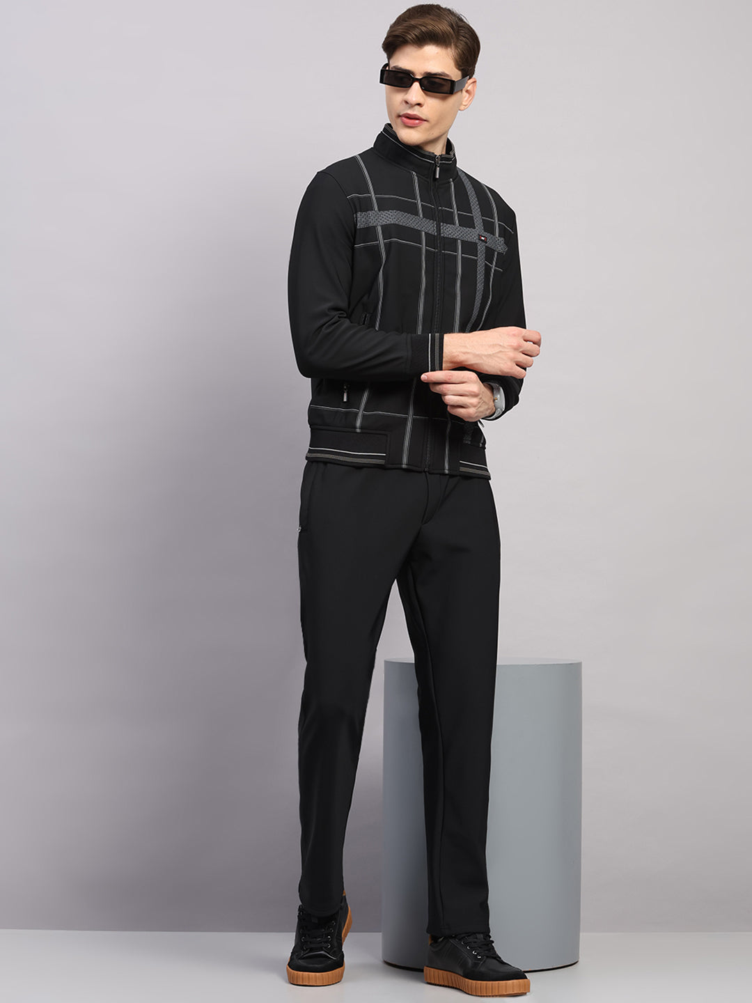 Men Black Solid Collar Full Sleeve Winter Tracksuit