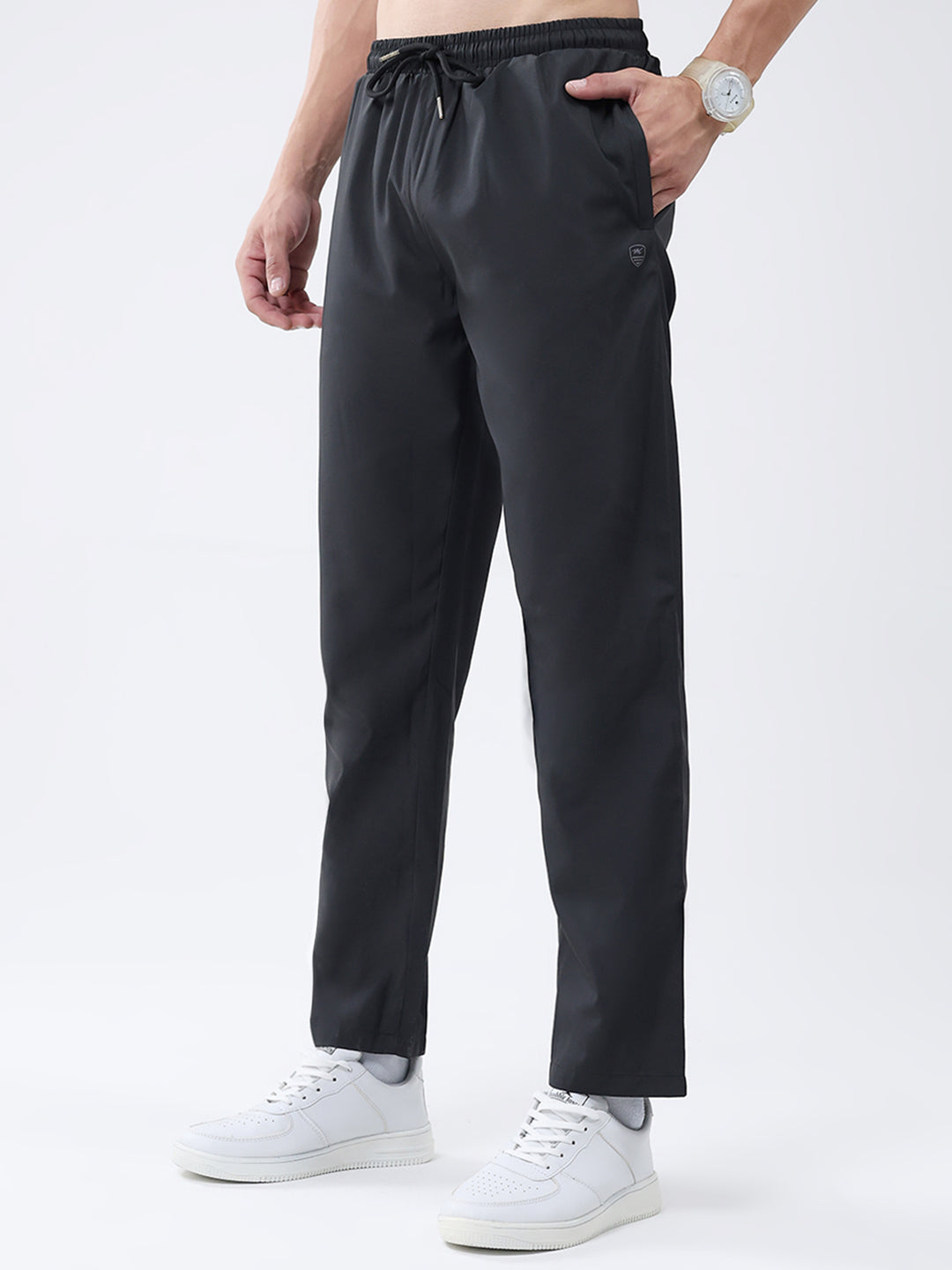 Men Black Solid Collar Full Sleeve Winter Tracksuit