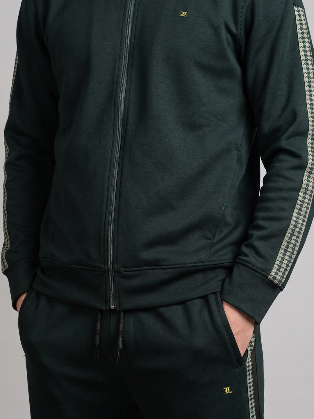 Luxuria Men Green Solid Collar Full Sleeve Winter Tracksuit
