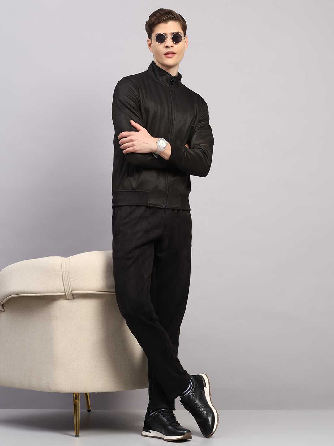 Luxuria Men Black Solid Collar Full Sleeve Winter Tracksuit