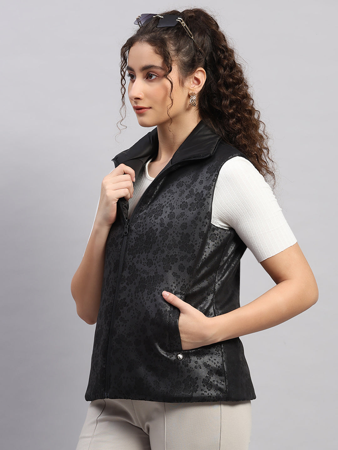 Women Black Solid Collar Sleeveless Jacket