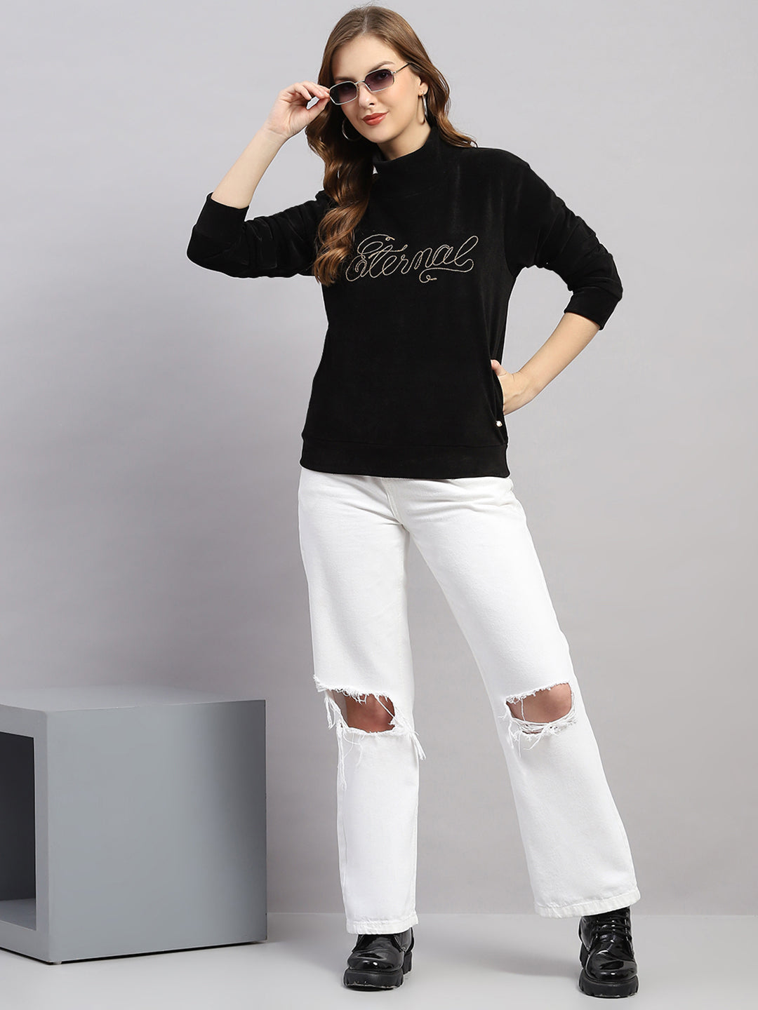 Women Black Printed Round Neck Full Sleeve Sweatshirt