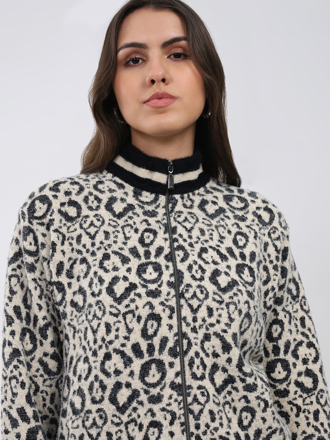 Women Black Printed Round Neck Full Sleeve Sweatshirt