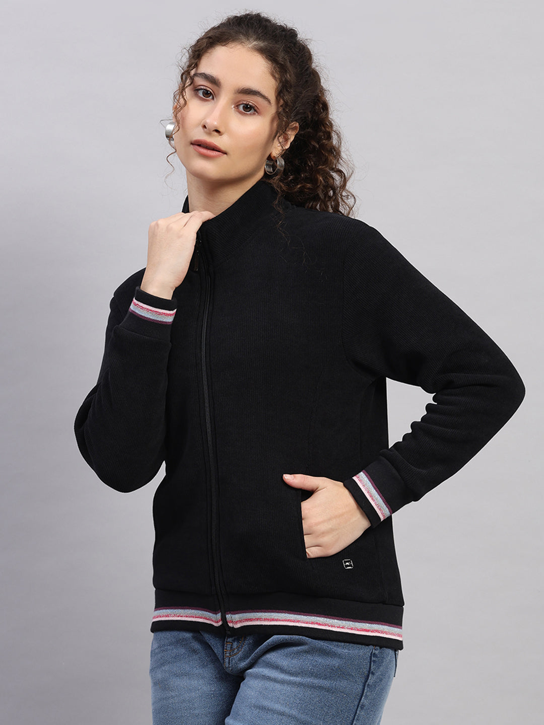 Women Black Solid Round Neck Full Sleeve Sweatshirt