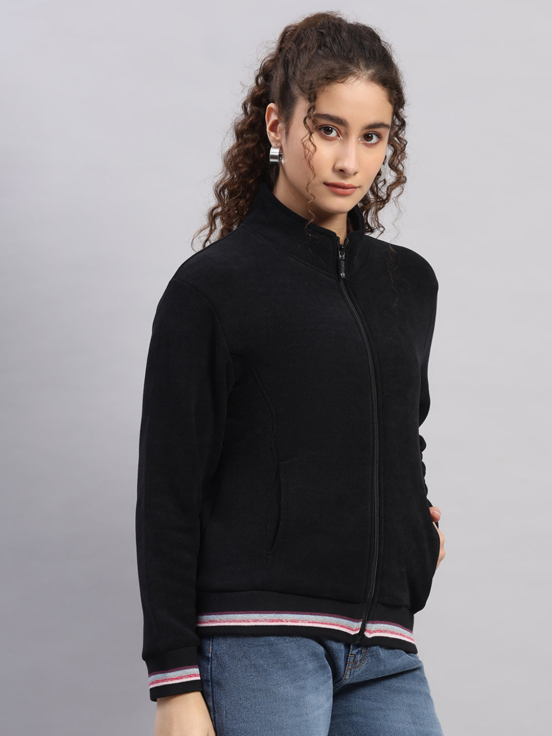 Women Black Solid Round Neck Full Sleeve Sweatshirt