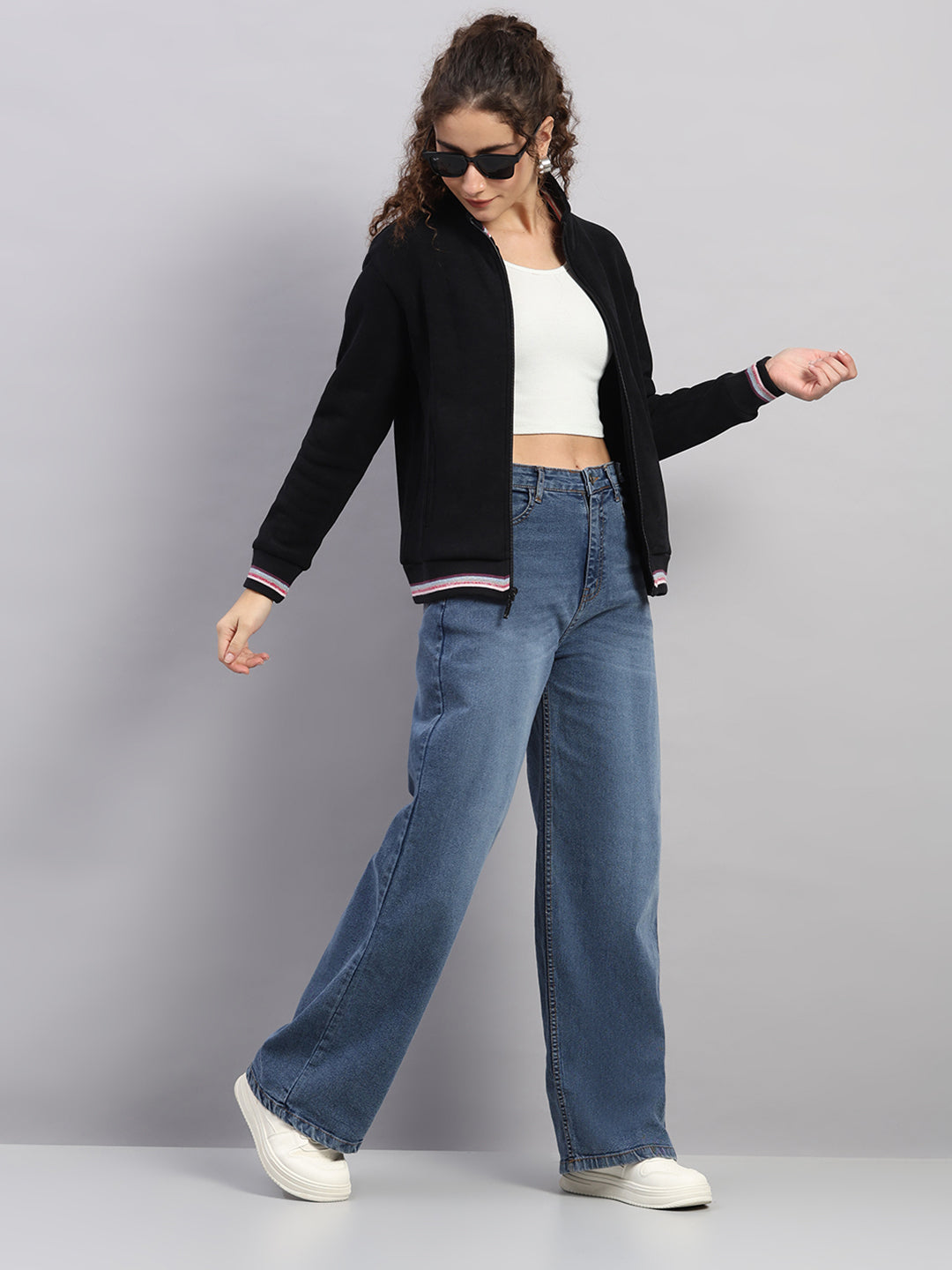 Women Black Solid Round Neck Full Sleeve Sweatshirt