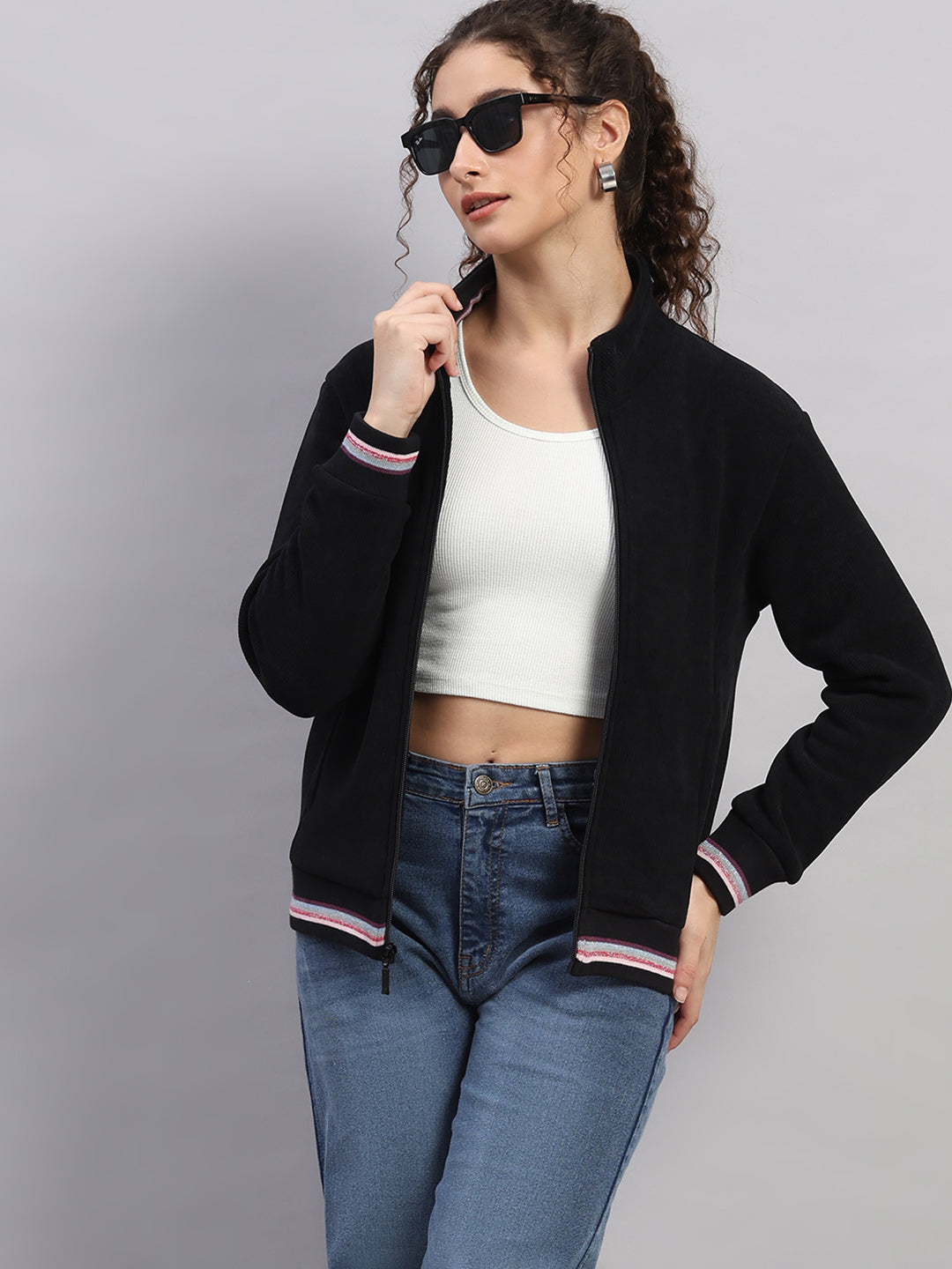 Women Black Solid Round Neck Full Sleeve Sweatshirt