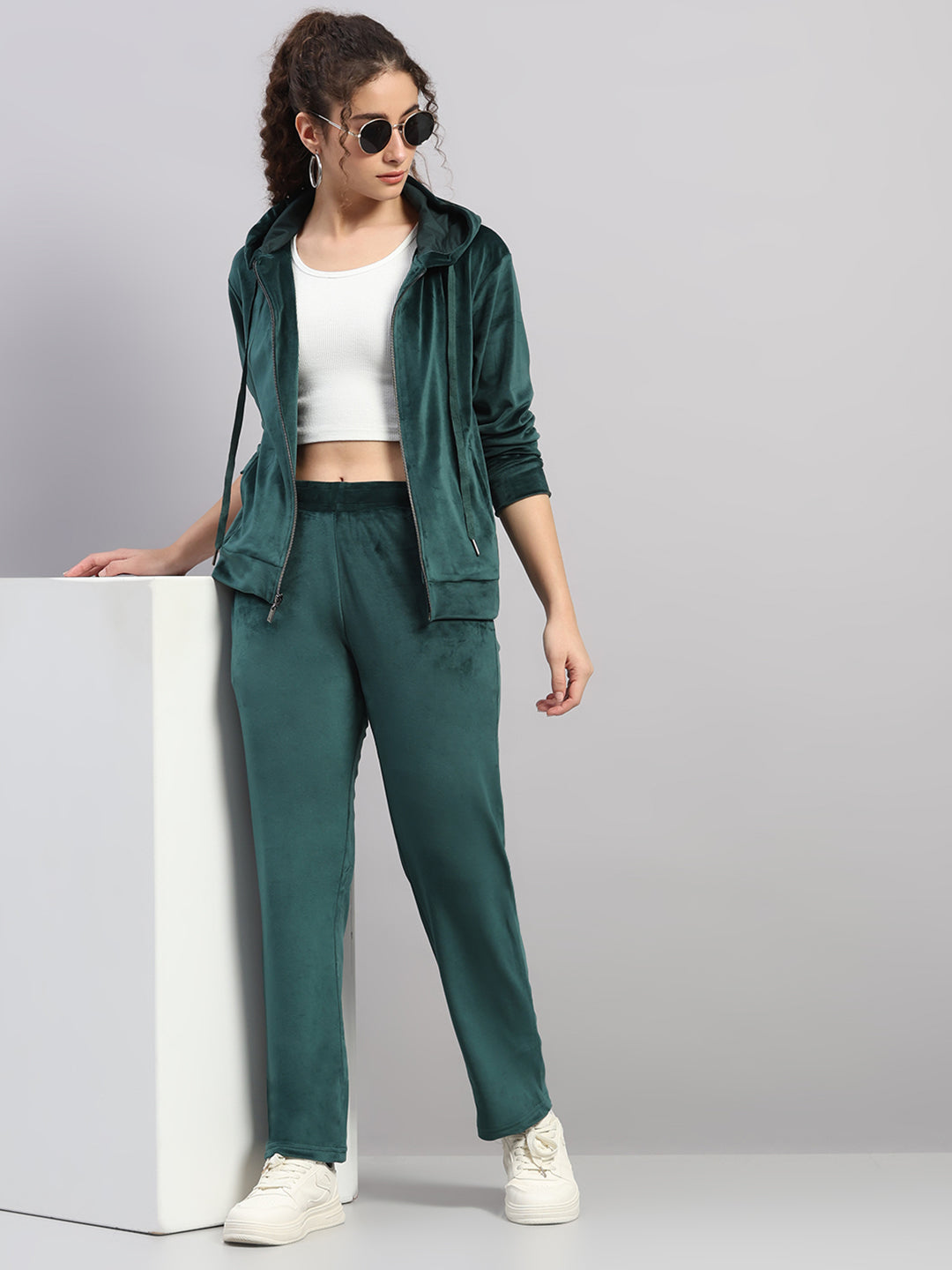 Women Green Solid Hooded Full Sleeve Winter Tracksuit