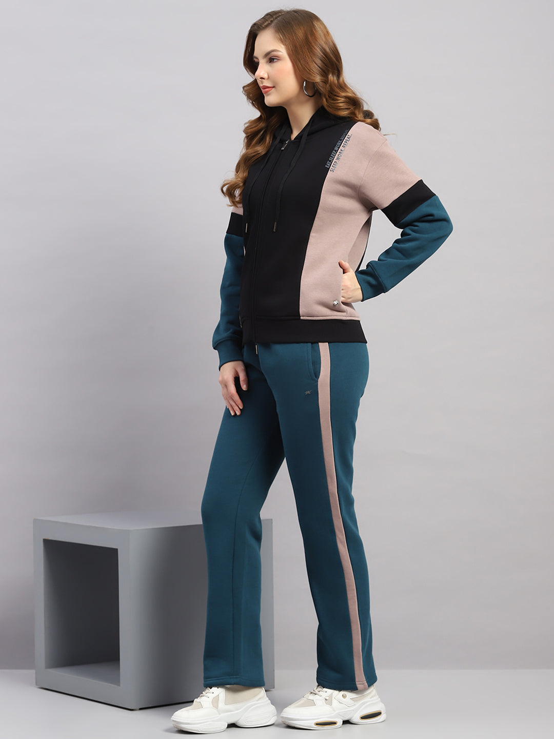 Women Black Printed Hooded Full Sleeve Winter Tracksuit