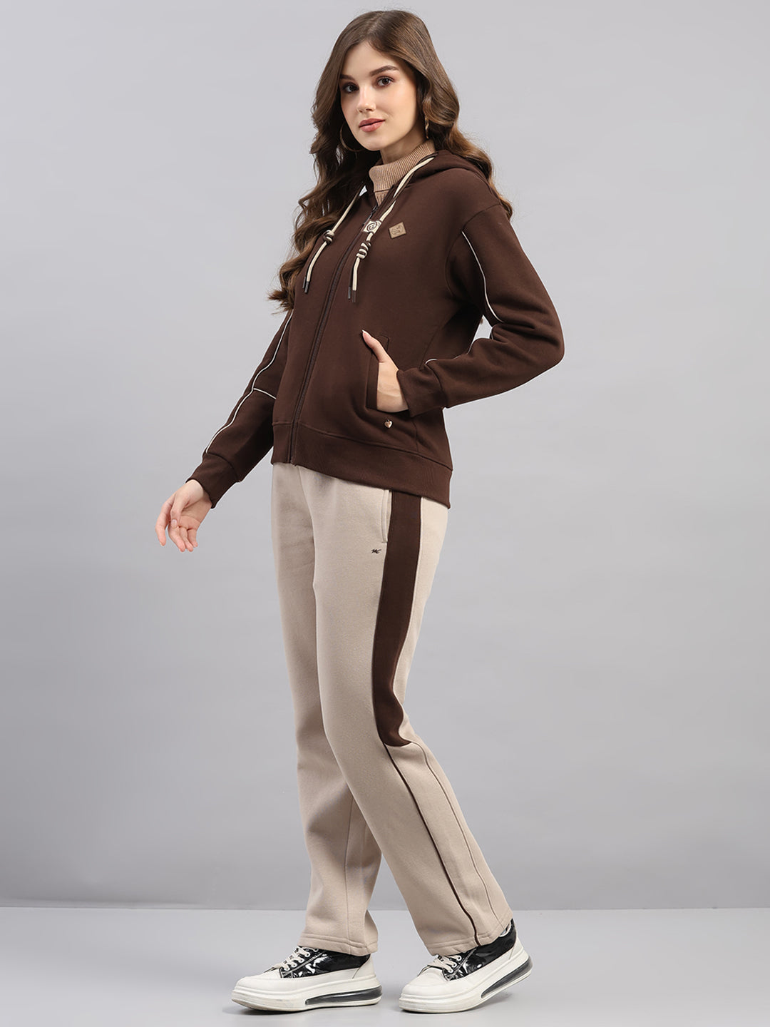 Women Brown Solid Hooded Full Sleeve Winter Tracksuit