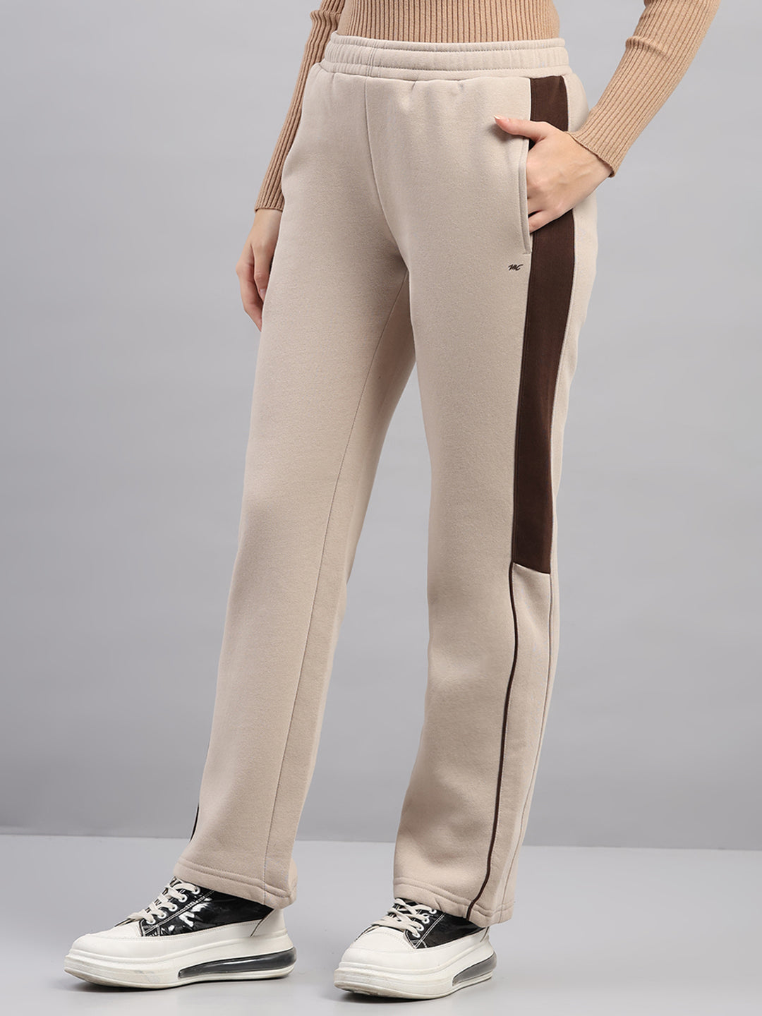 Women Brown Solid Hooded Full Sleeve Winter Tracksuit