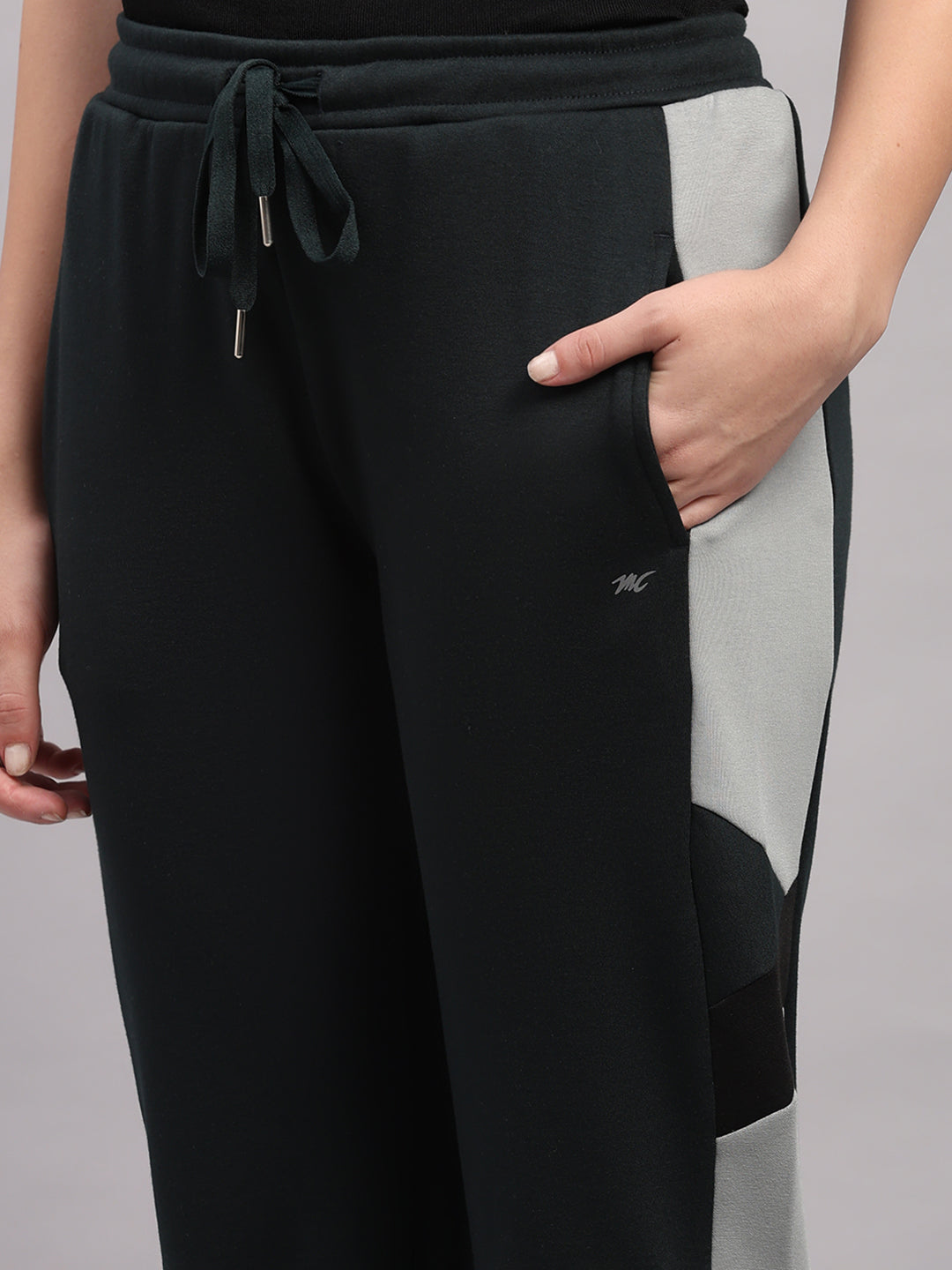 Women Dark Green Solid Regular Fit Winter Lower