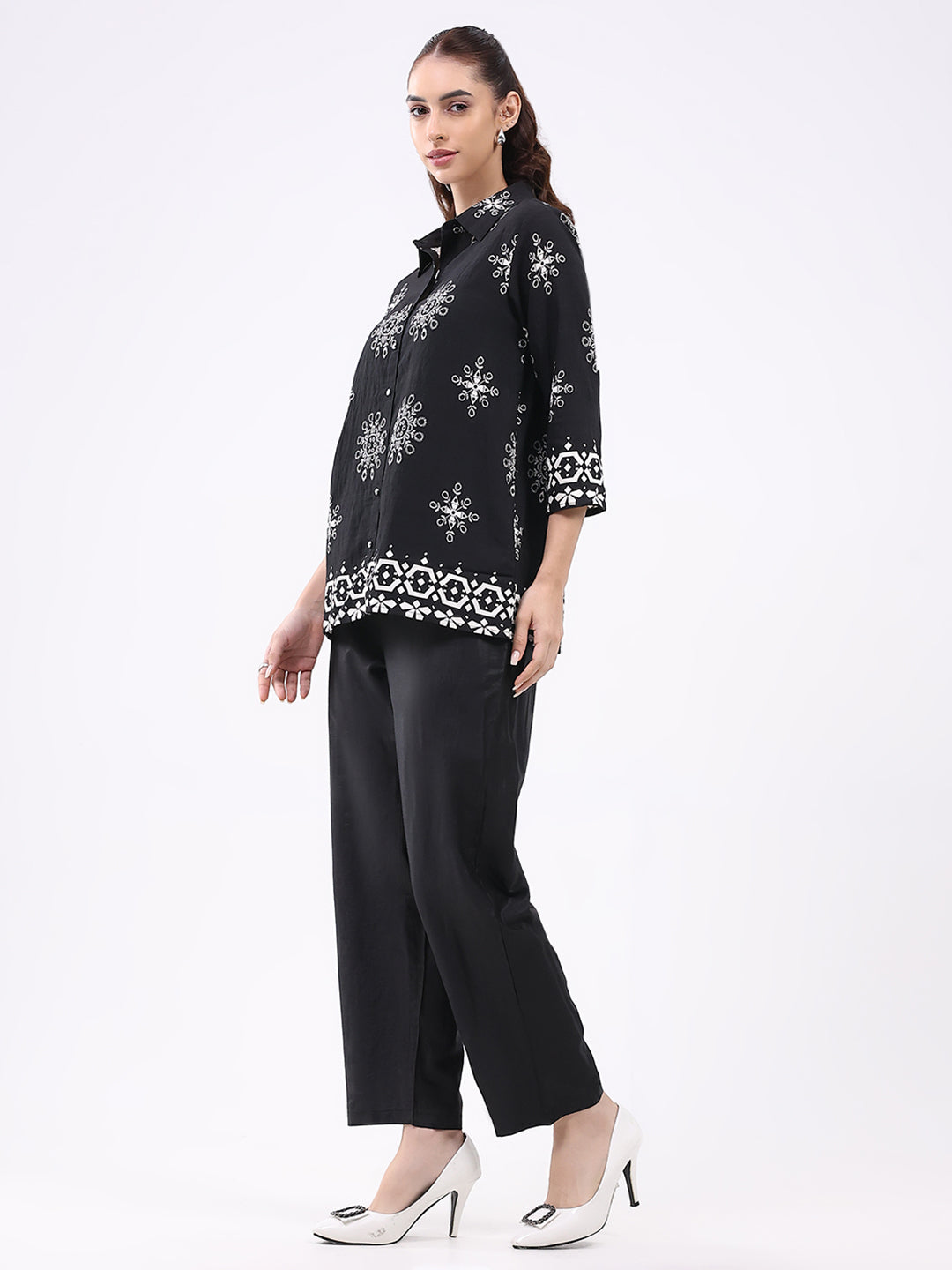 Women Black Printed Collar 3/4th Sleeve Cords Set