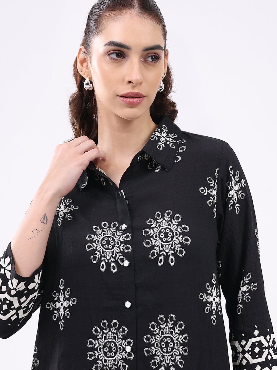 Women Black Printed Collar Neck Cords Set