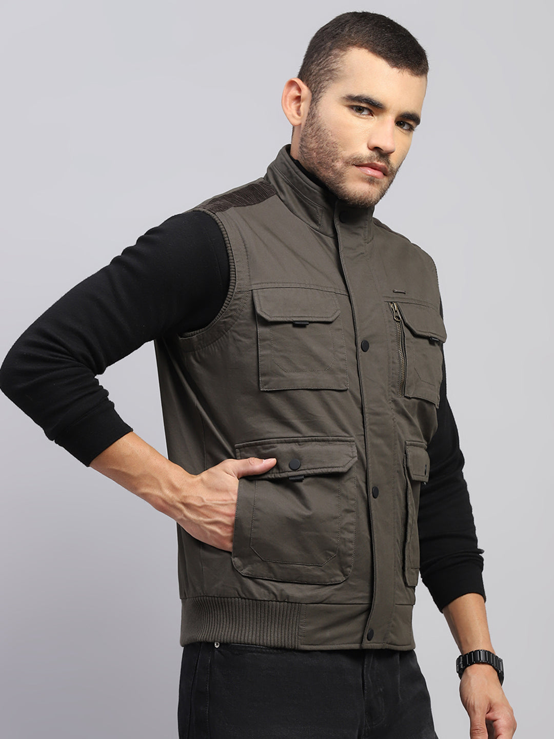 Men Olive Solid Collar Sleeveless Jacket