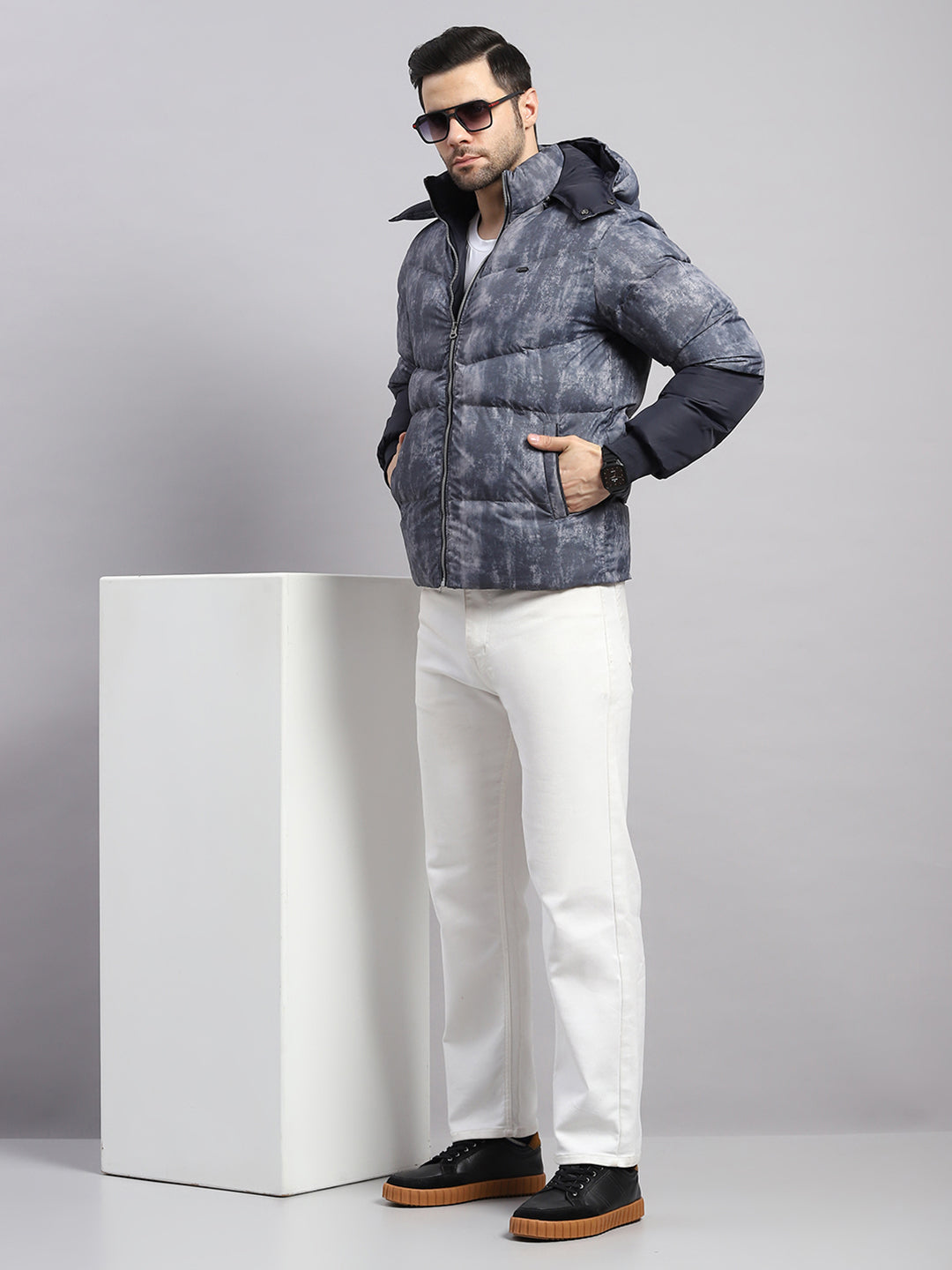 Men Charcoal Solid Hooded Full Sleeve Jacket