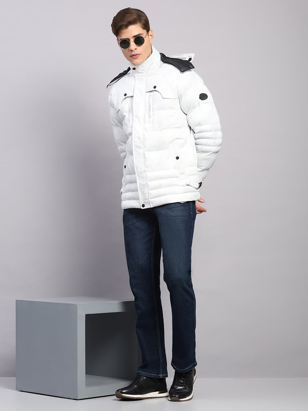 Men White Solid Hooded Full Sleeve Jacket