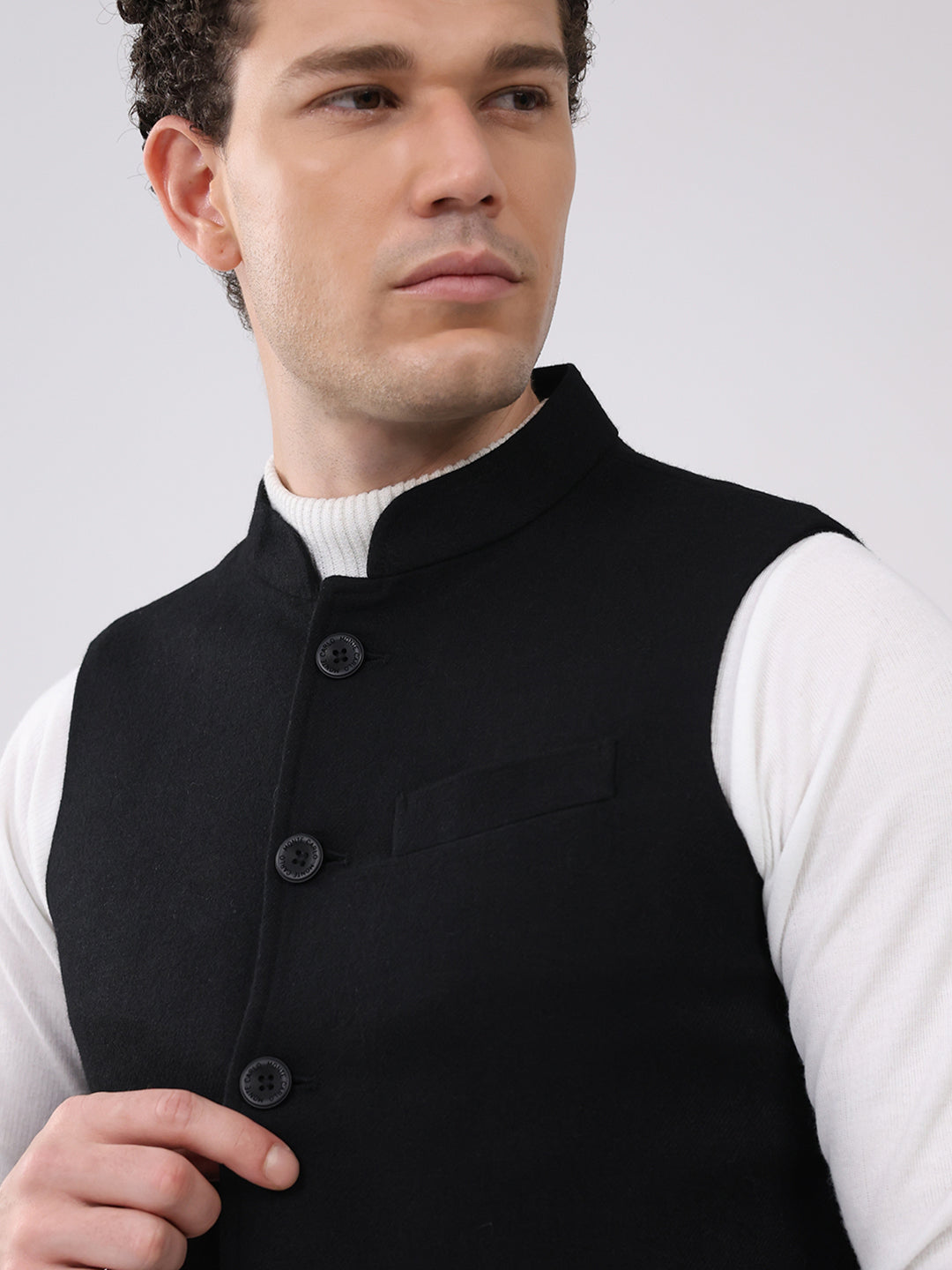 Men Black Solid Collar Sleeveless Jacket