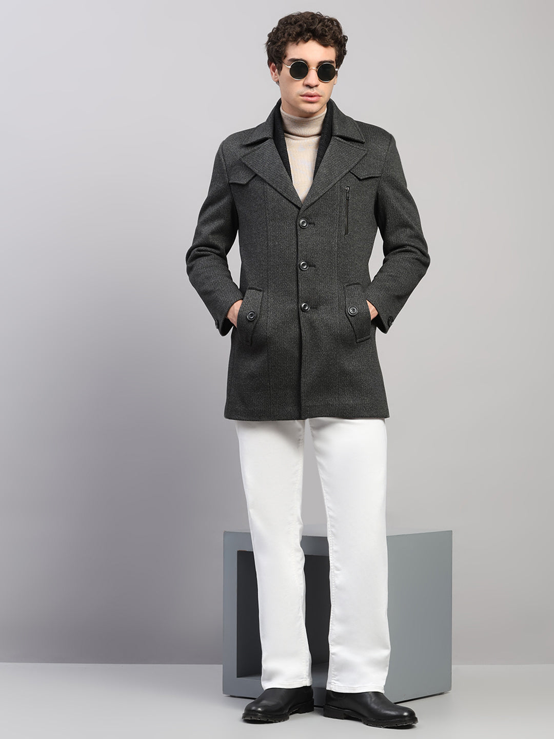 Men Black Solid Collar Full Sleeve Coat