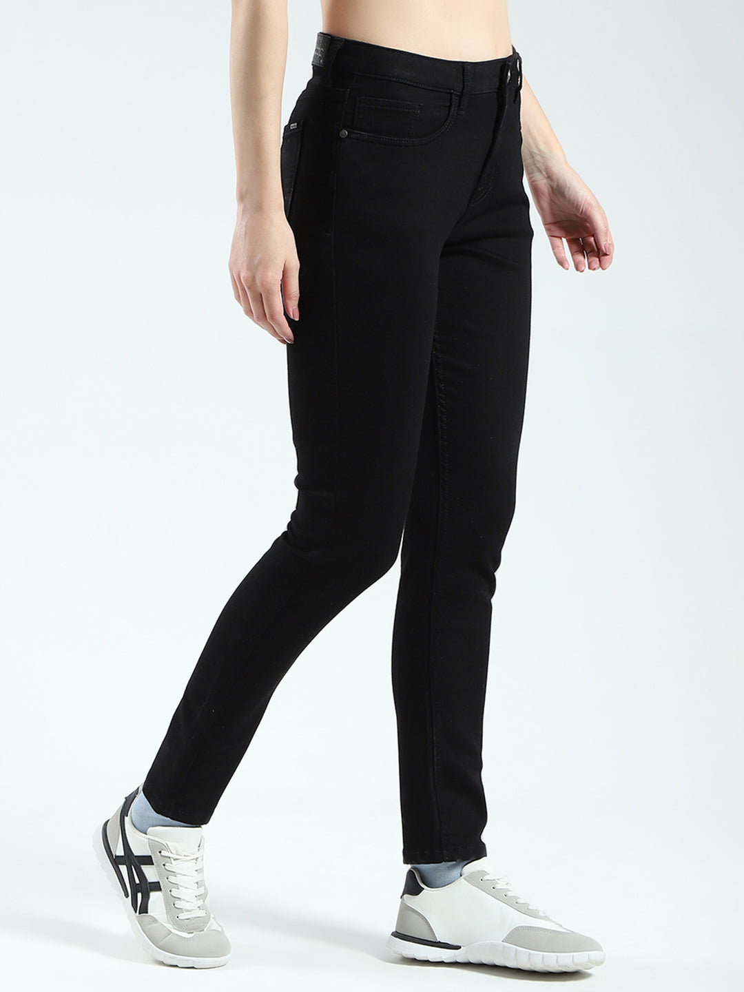 Women Black Solid Slim Fit Denim